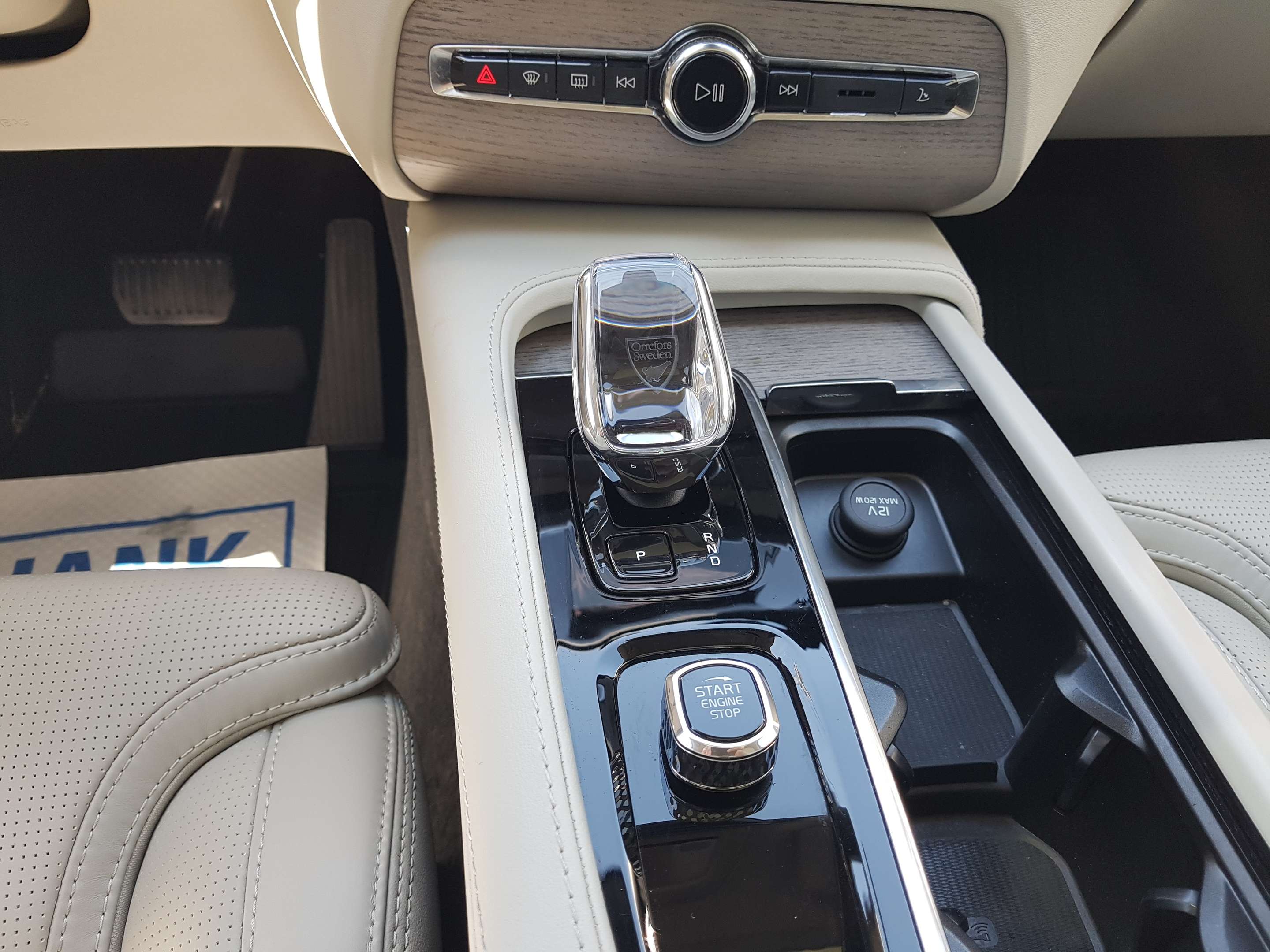 2024 Volvo XC90 T8 eAWD PHEV Ultimate Bright Theme 7-Seater thumb 31