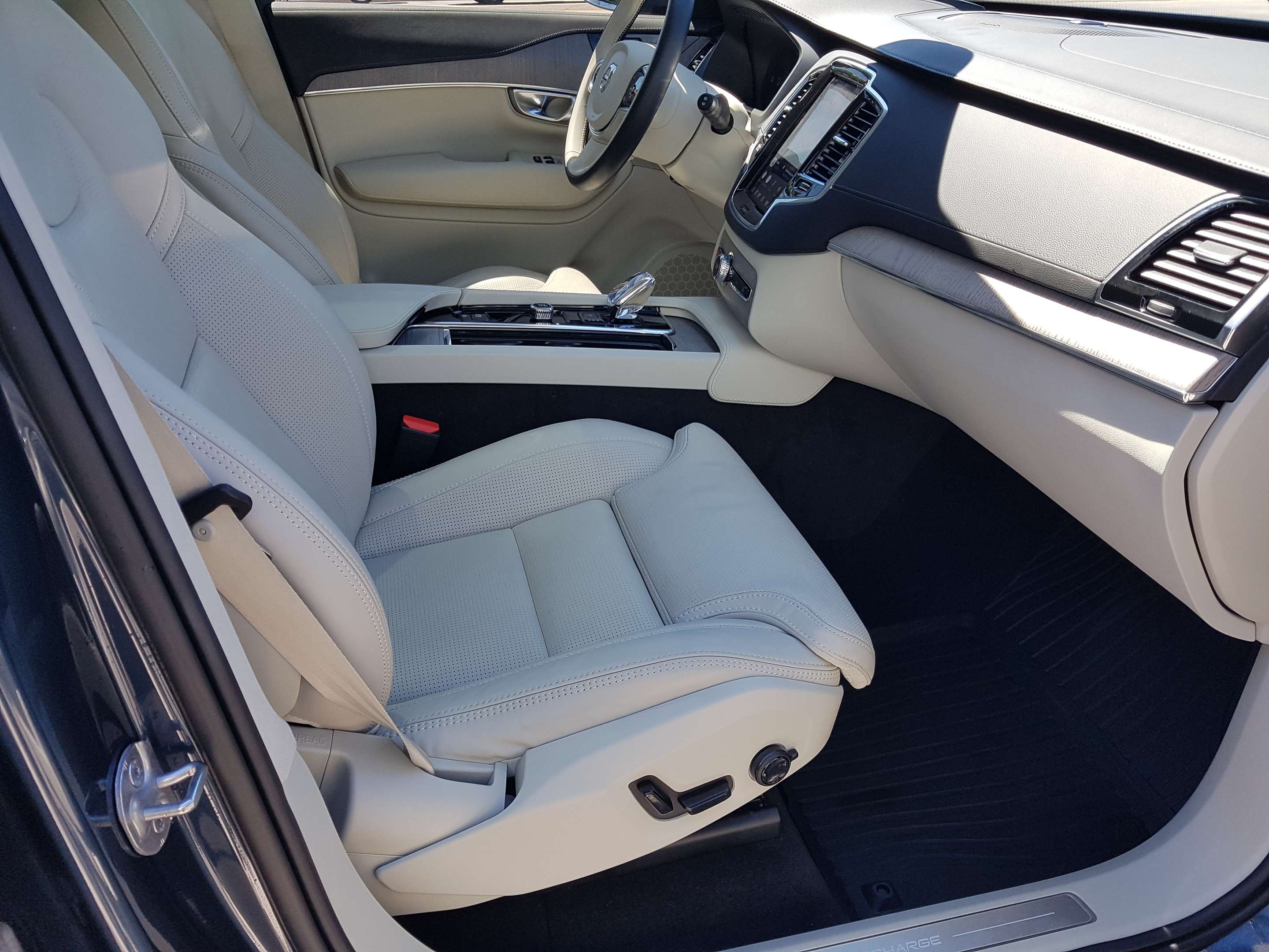 2024 Volvo XC90 T8 eAWD PHEV Ultimate Bright Theme 7-Seater thumb 19