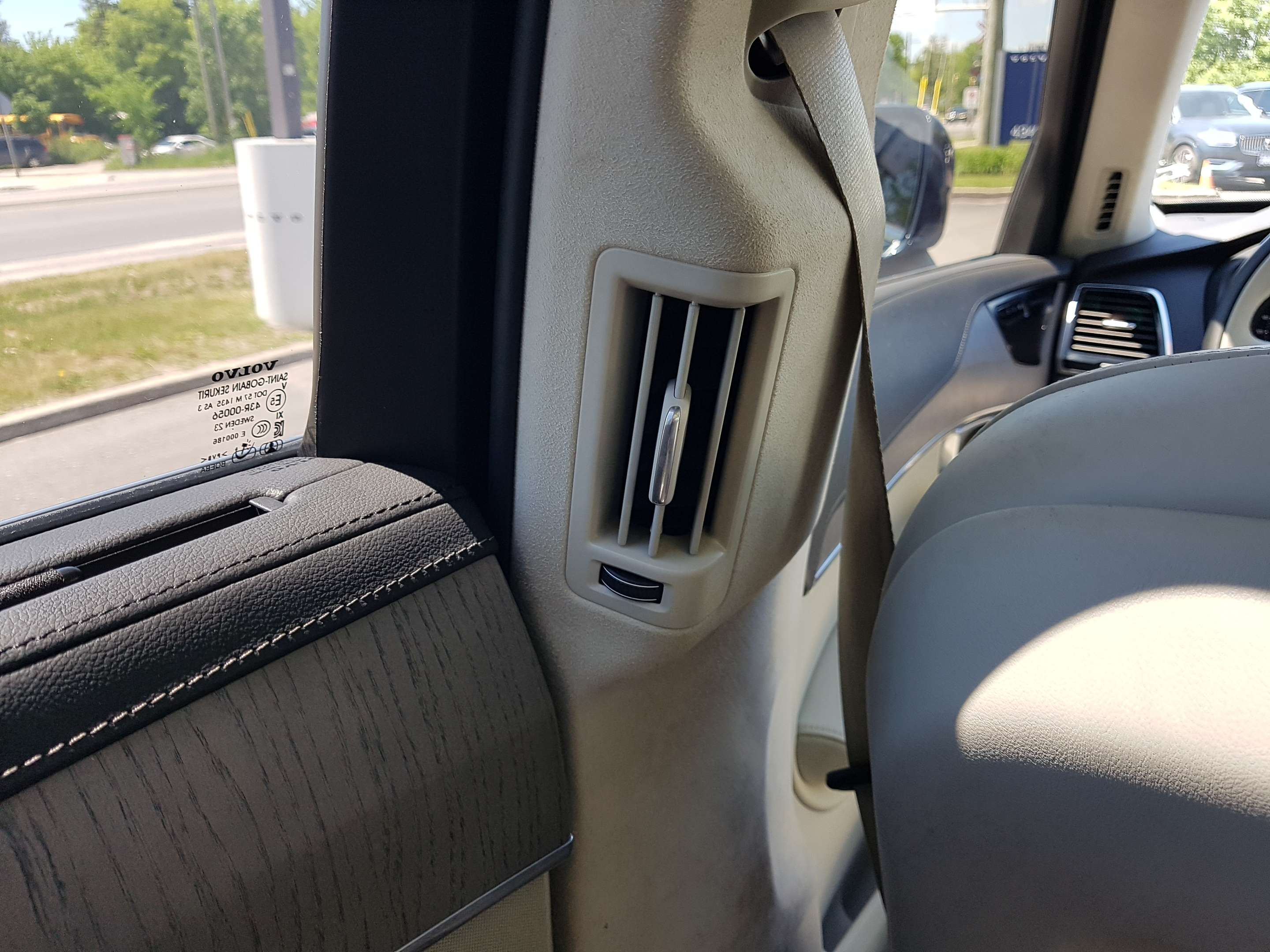 2024 Volvo XC90 T8 eAWD PHEV Ultimate Bright Theme 7-Seater thumb 24