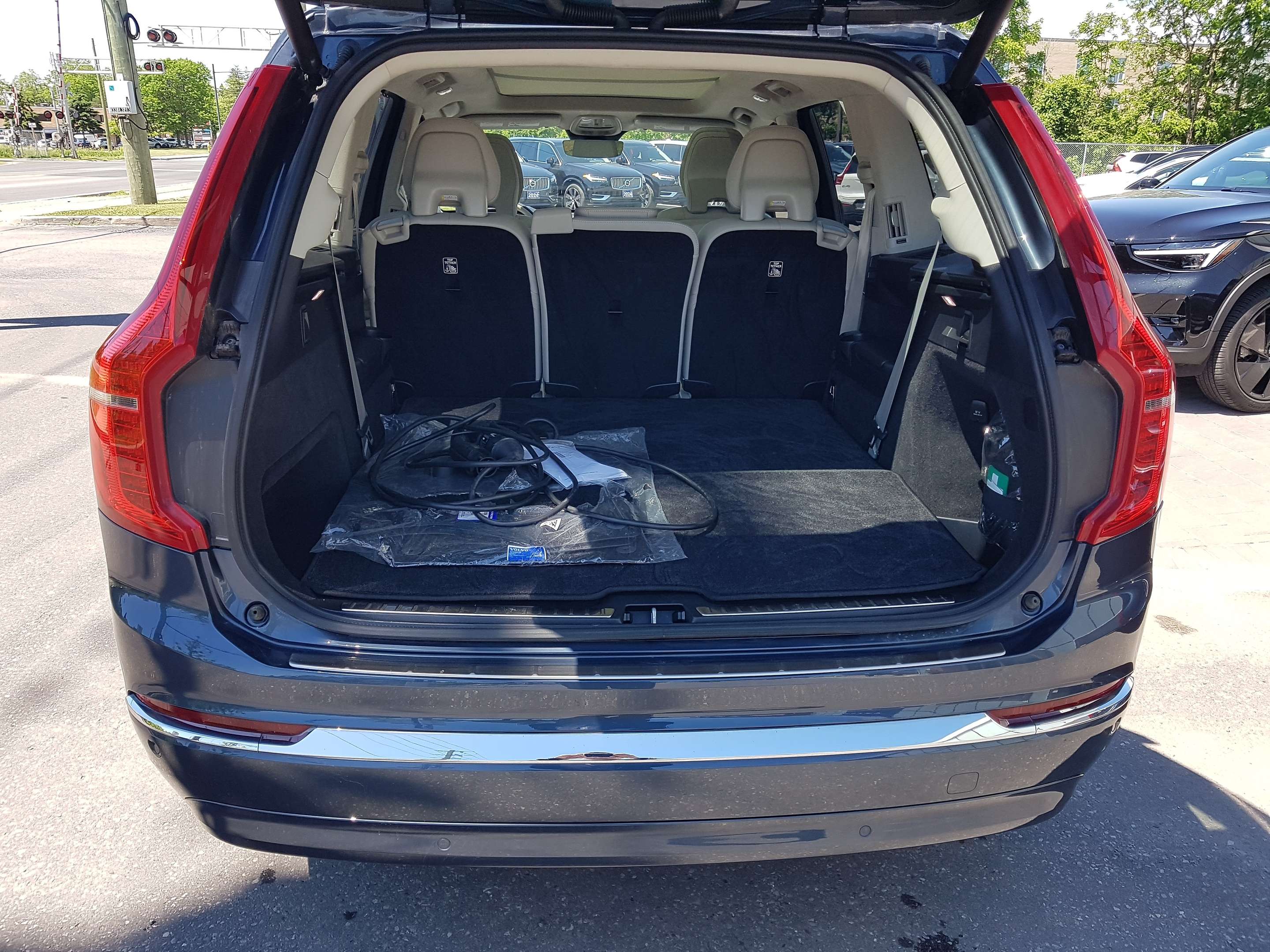 2024 Volvo XC90 T8 eAWD PHEV Ultimate Bright Theme 7-Seater thumb 13