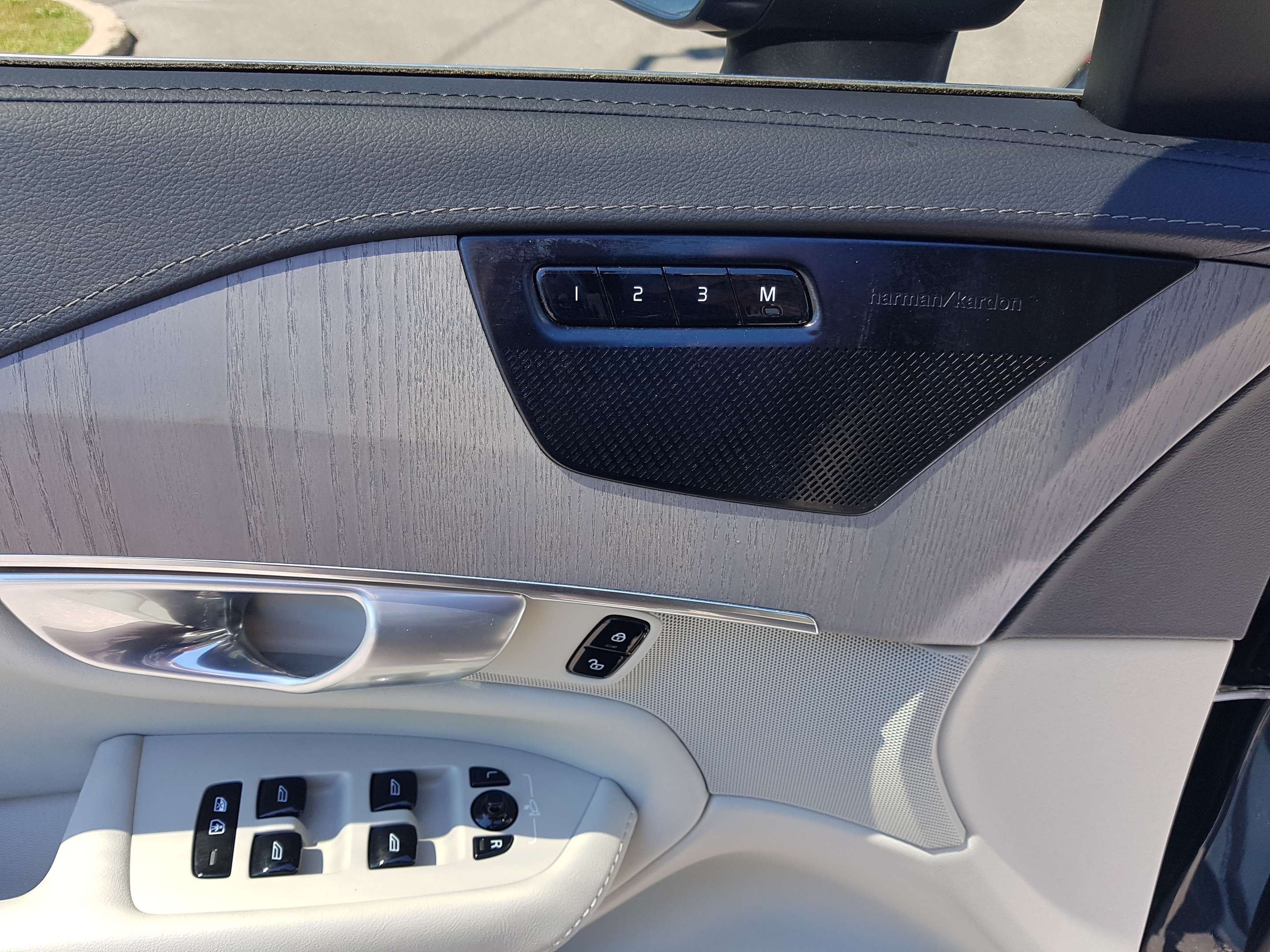 2024 Volvo XC90 T8 eAWD PHEV Ultimate Bright Theme 7-Seater thumb 43