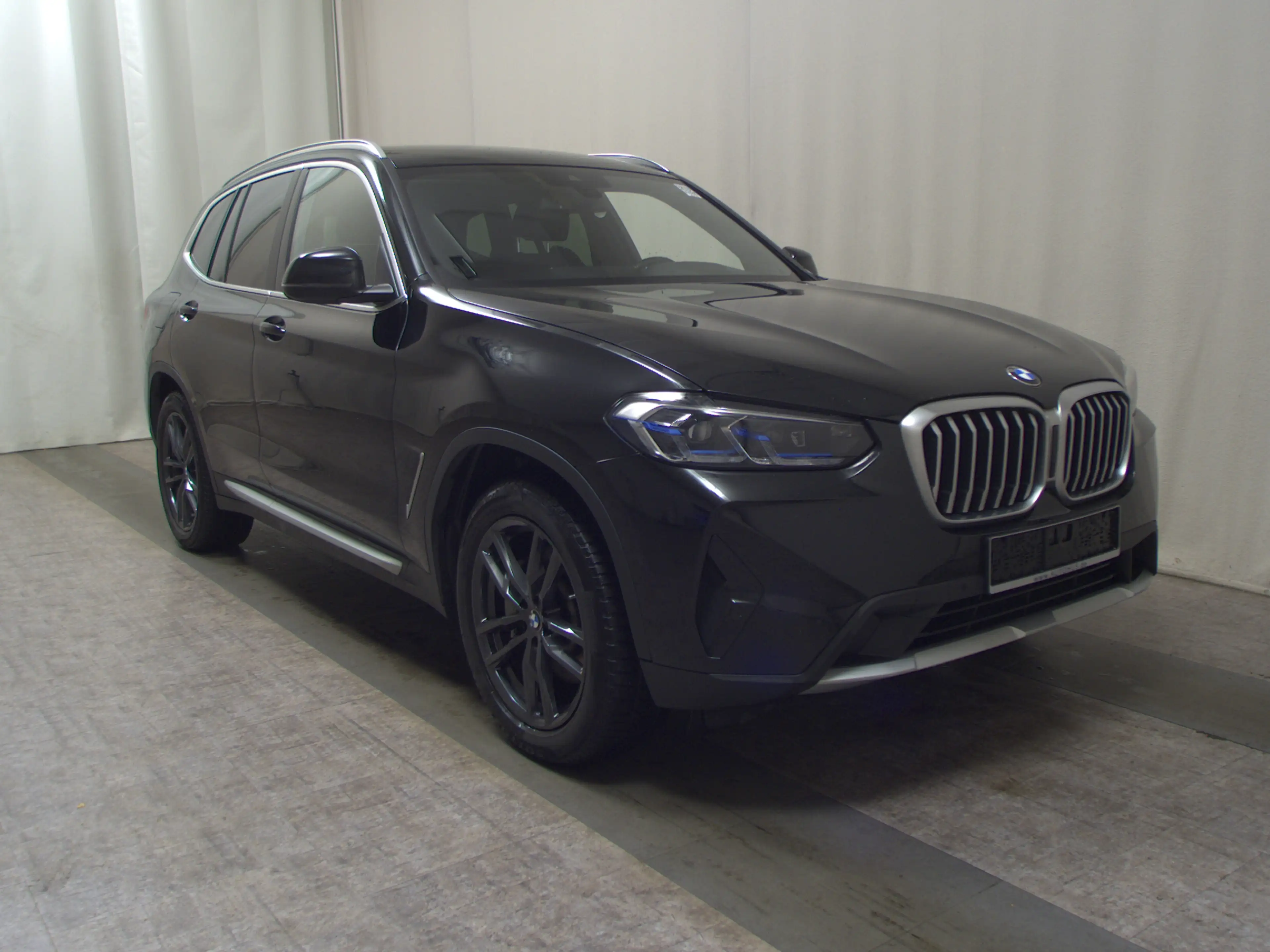 BMW X3 xDrive30i Leder Navi Laser LC prof. HuD AHK — photo 3