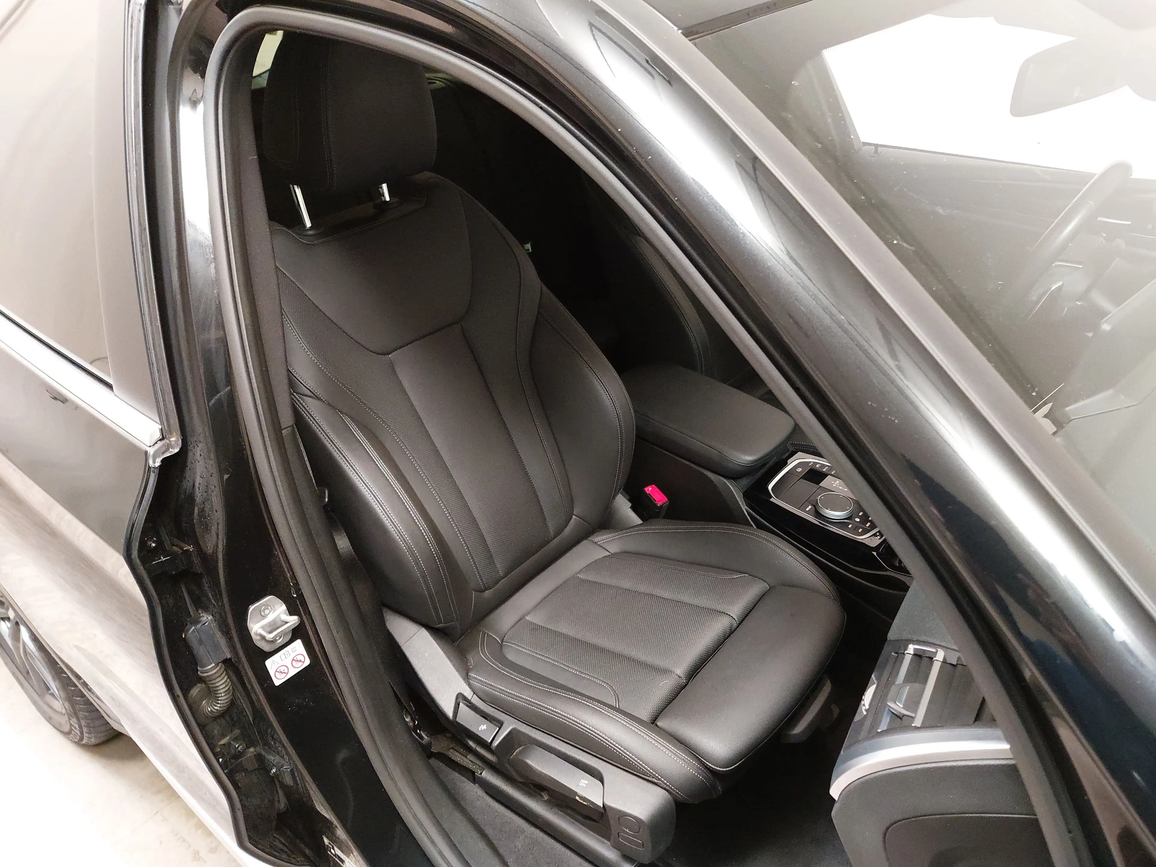 BMW X3 xDrive30i Leder Navi Laser LC prof. HuD AHK — photo 10