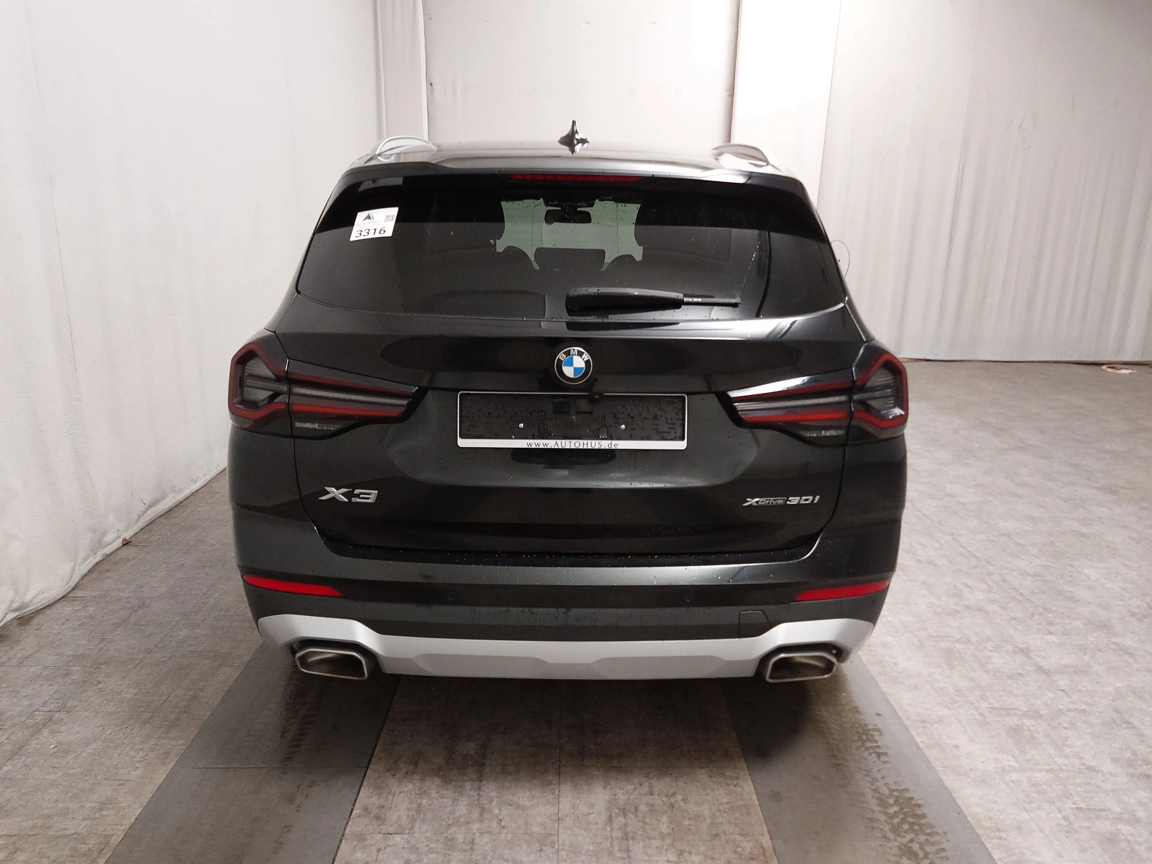 BMW X3 xDrive30i Leder Navi Laser LC prof. HuD AHK — photo 14