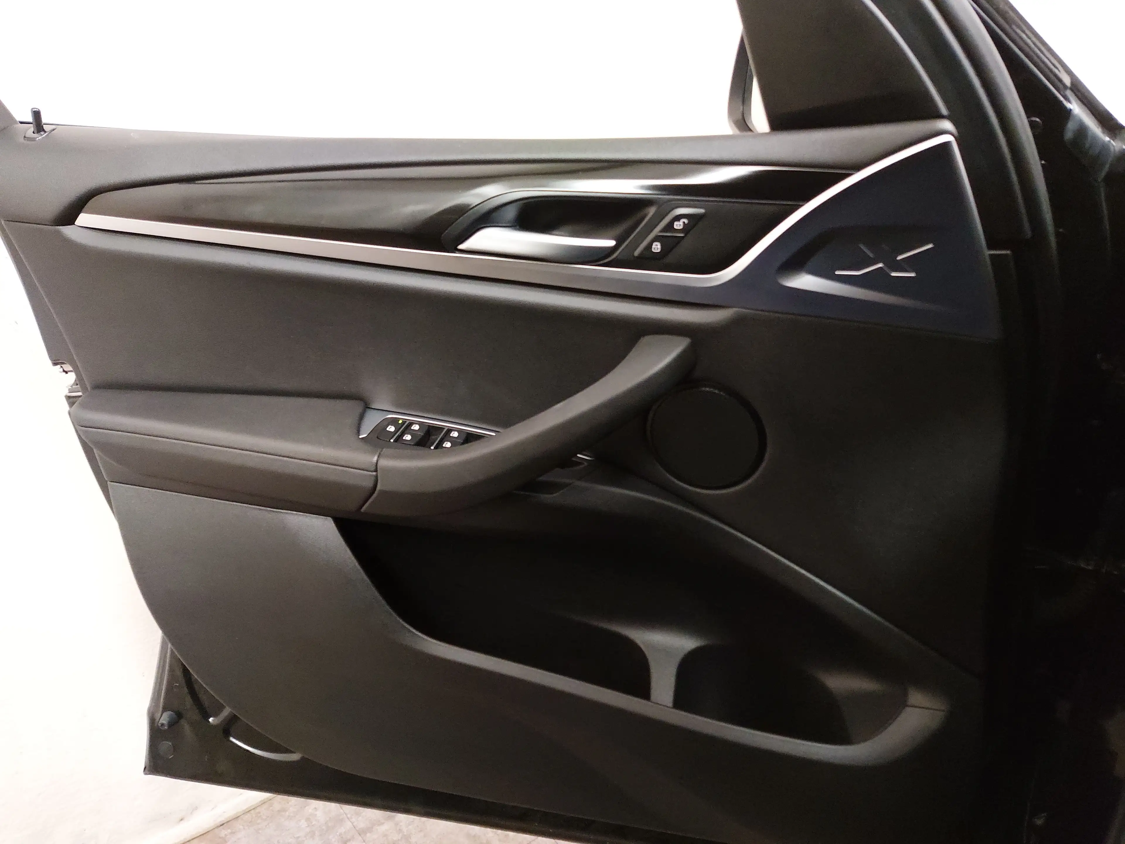 BMW X3 xDrive30i Leder Navi Laser LC prof. HuD AHK — photo 5