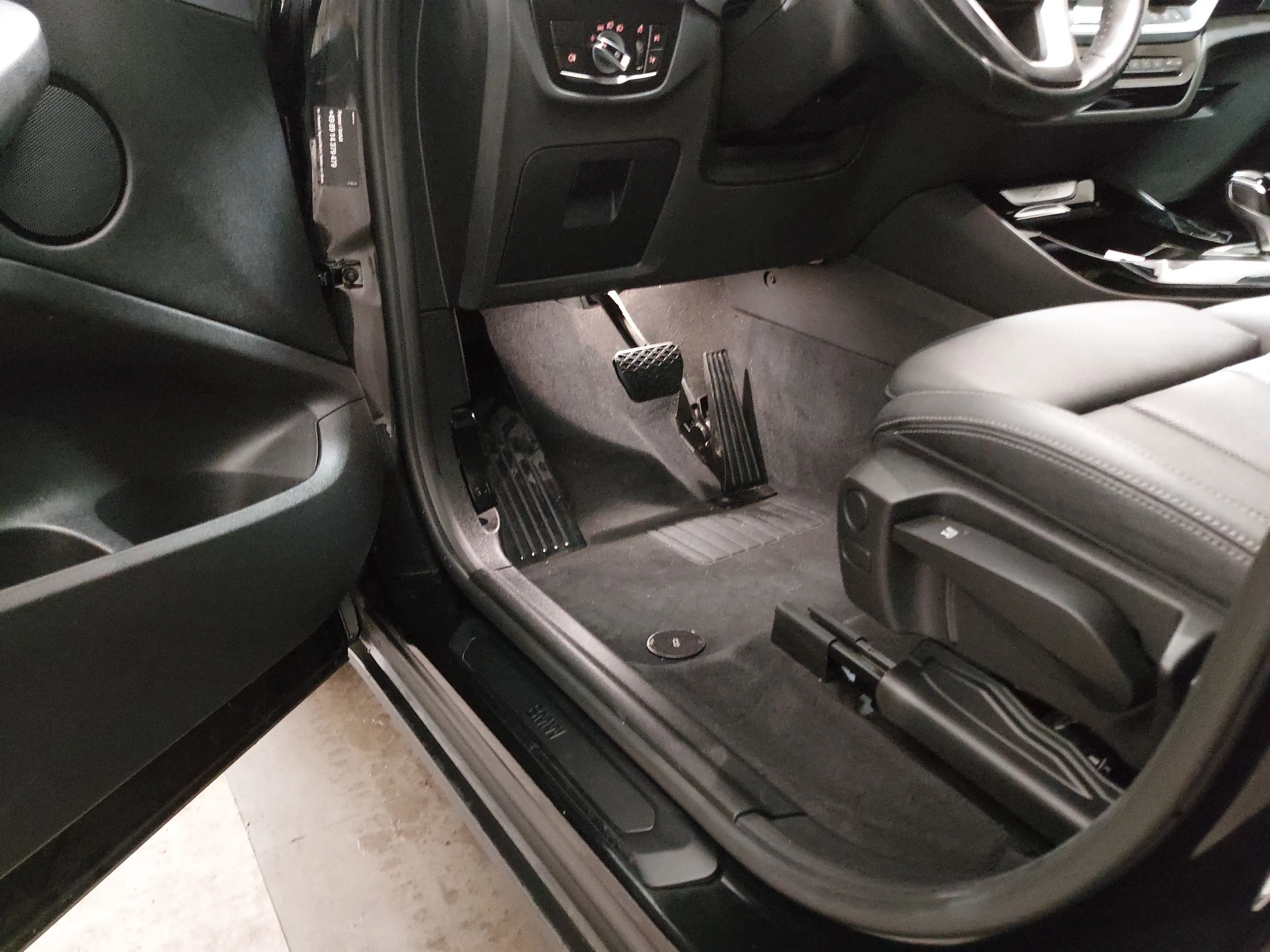 BMW X3 xDrive30i Leder Navi Laser LC prof. HuD AHK — photo 7