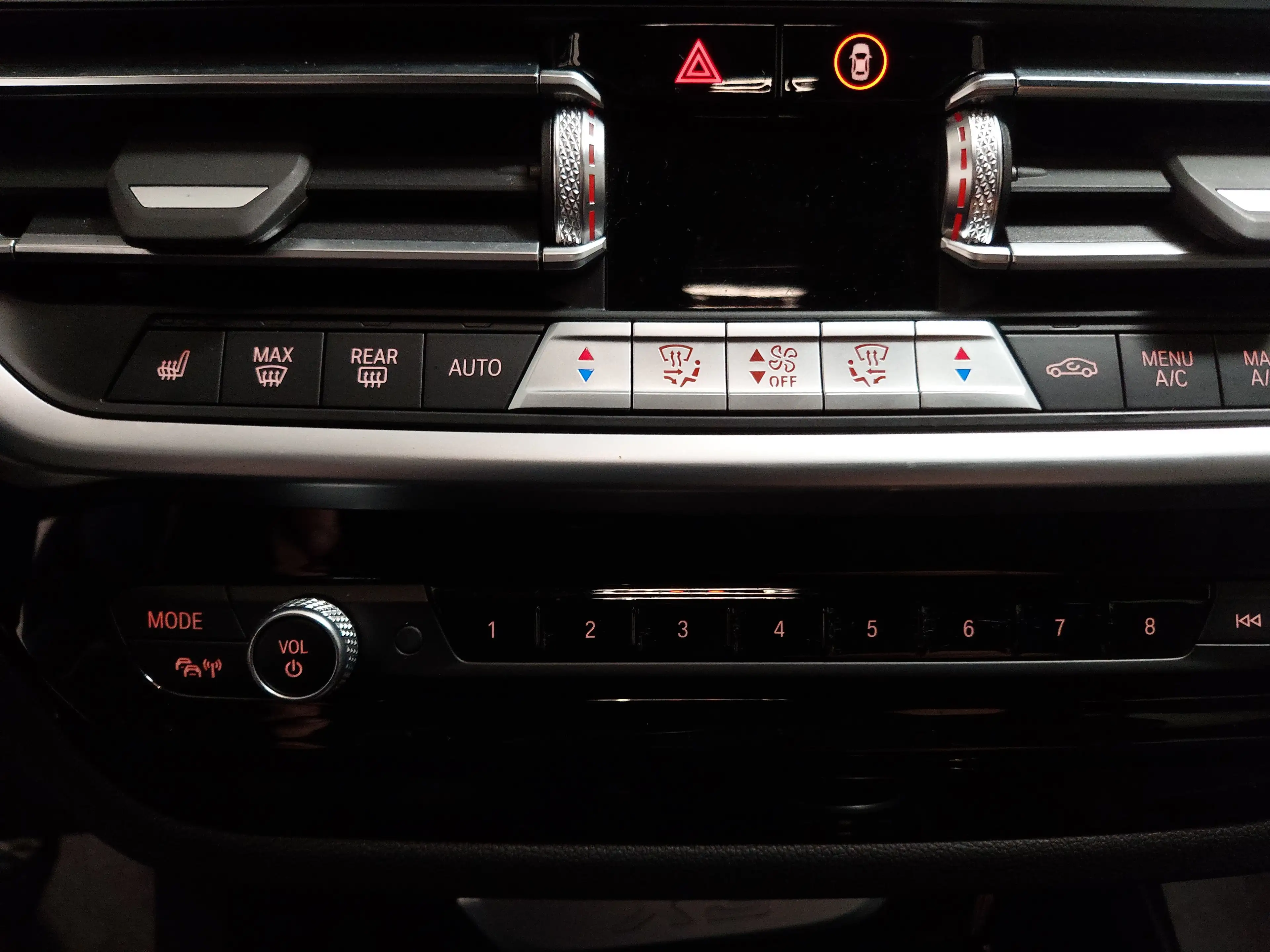 BMW X3 xDrive30i Leder Navi Laser LC prof. HuD AHK — photo 15
