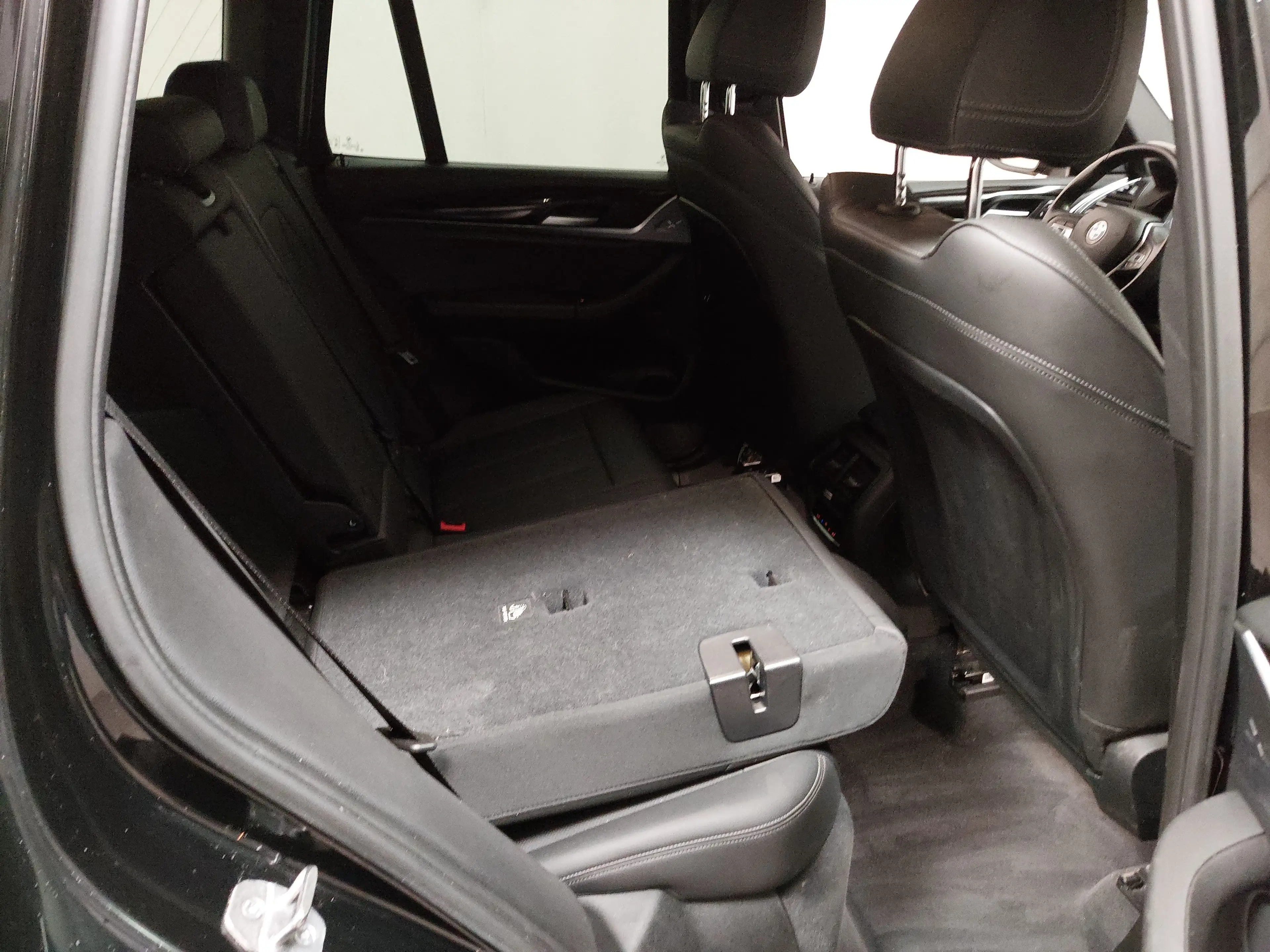 BMW X3 xDrive30i Leder Navi Laser LC prof. HuD AHK — photo 11