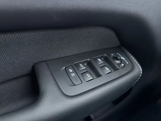 Volvo XC60 Ultra Black Edition Plug-In Hybrid AWD Aut. NP 76 Ansicht 33