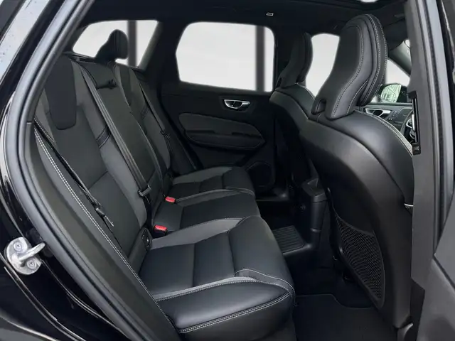 Volvo XC60 Ultra Black Edition Plug-In Hybrid AWD Aut. NP 76 Ansicht 14