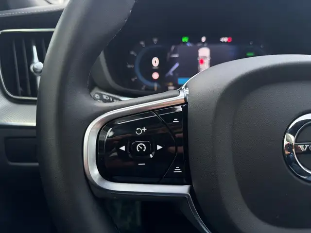 Volvo XC60 Ultra Black Edition Plug-In Hybrid AWD Aut. NP 76 Ansicht 29