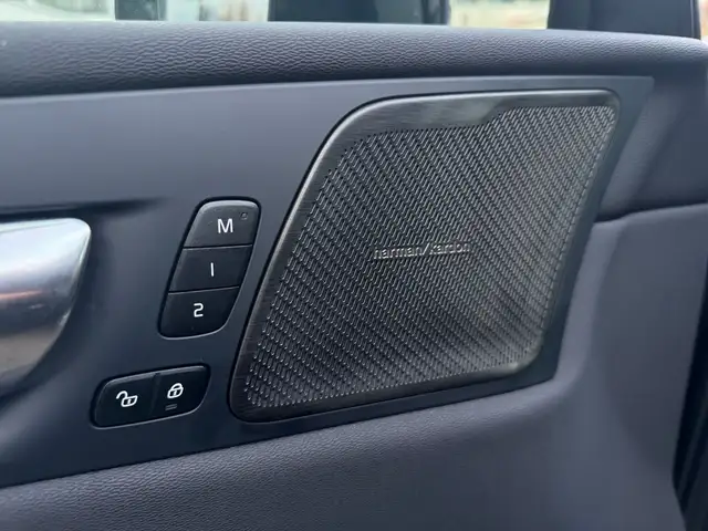 Volvo XC60 Ultra Black Edition Plug-In Hybrid AWD Aut. NP 76 Ansicht 23