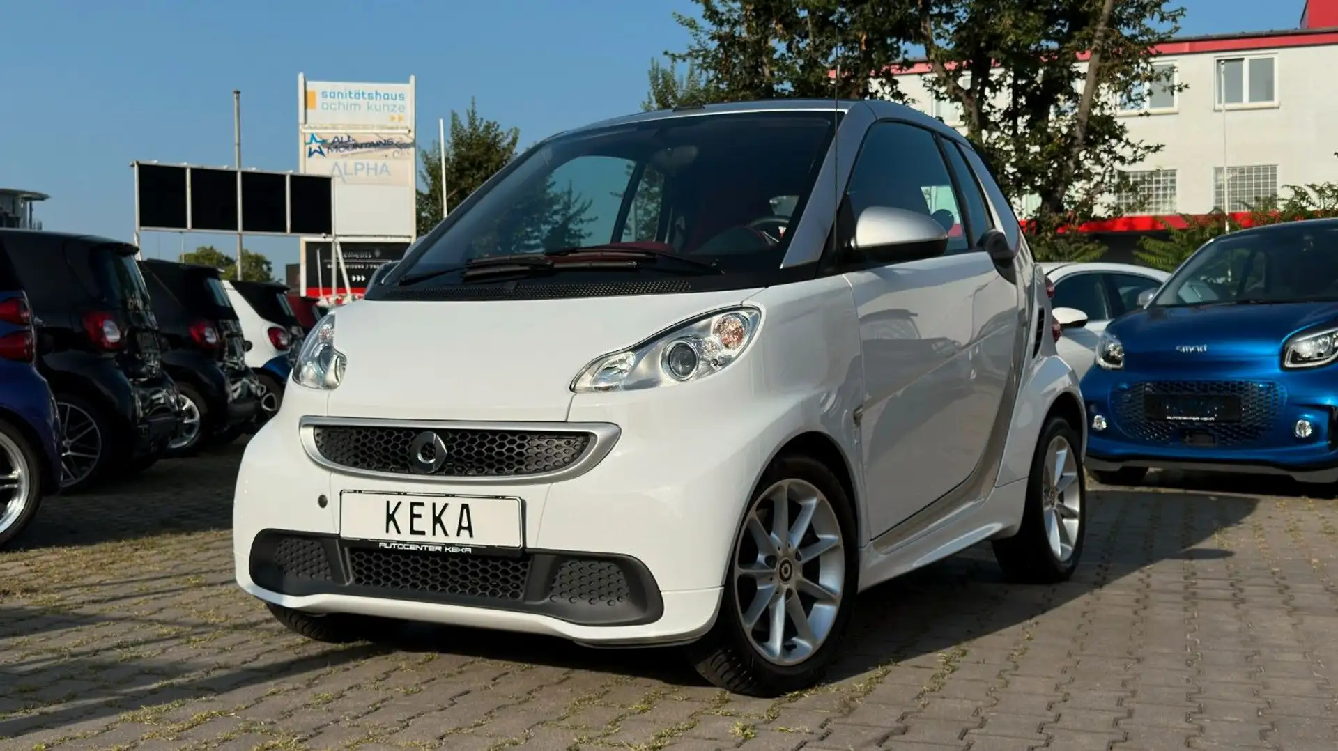 smart forTwo Cabrio PASSION *ROTES INTERIEUR* SERVO! TEMPOMAT Weiß - 1