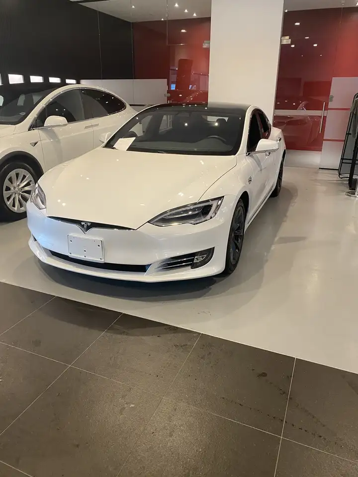 Tesla Model S снимка Tesla Model S