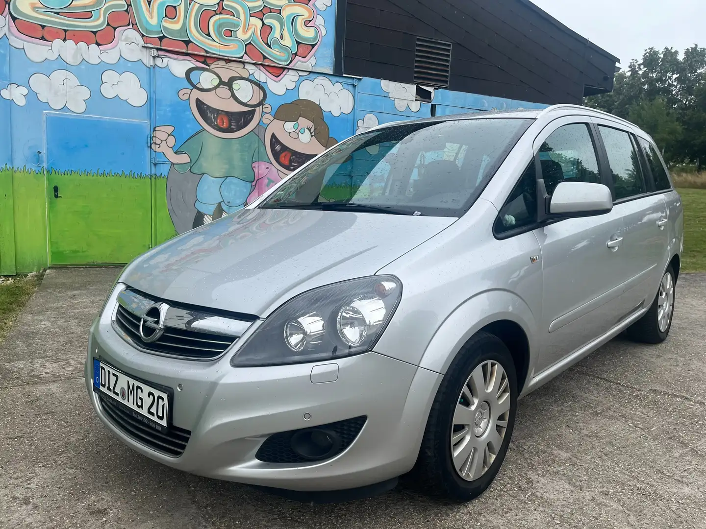 Opel Zafira Family Grau - 1