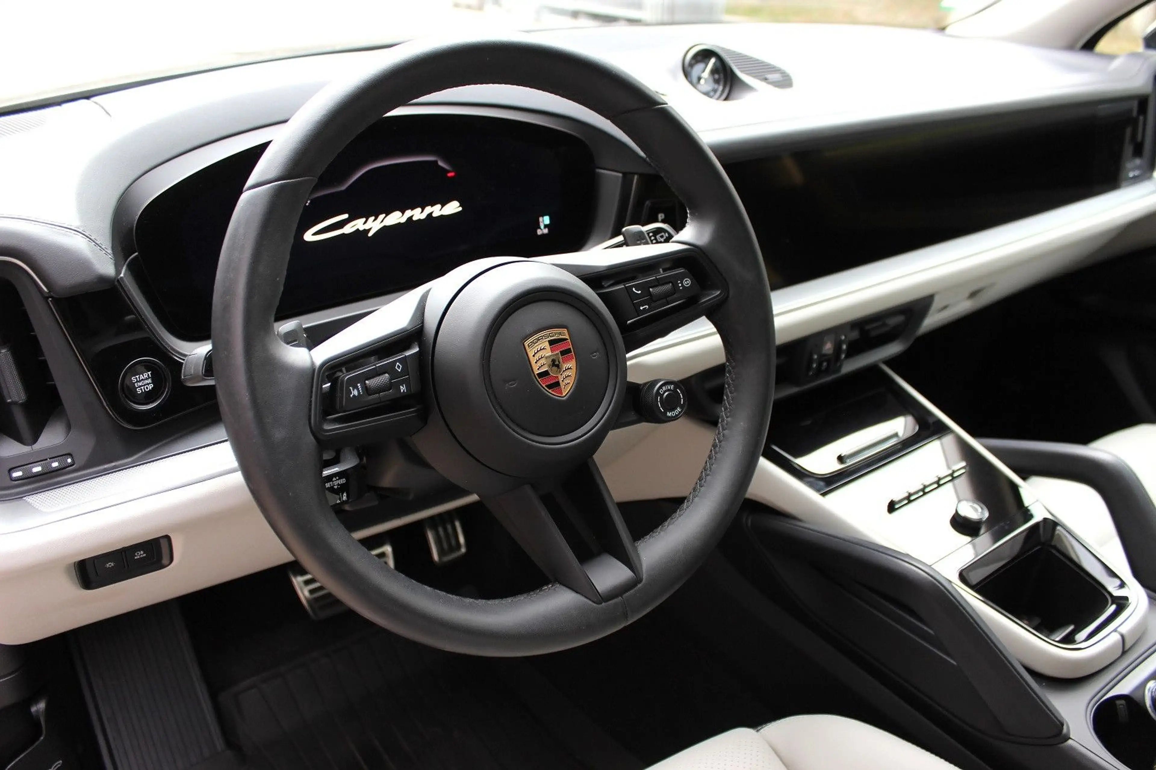 Porsche Cayenne | Bicolor | SAGA | Chrono | Pano | 2026 — photo 11