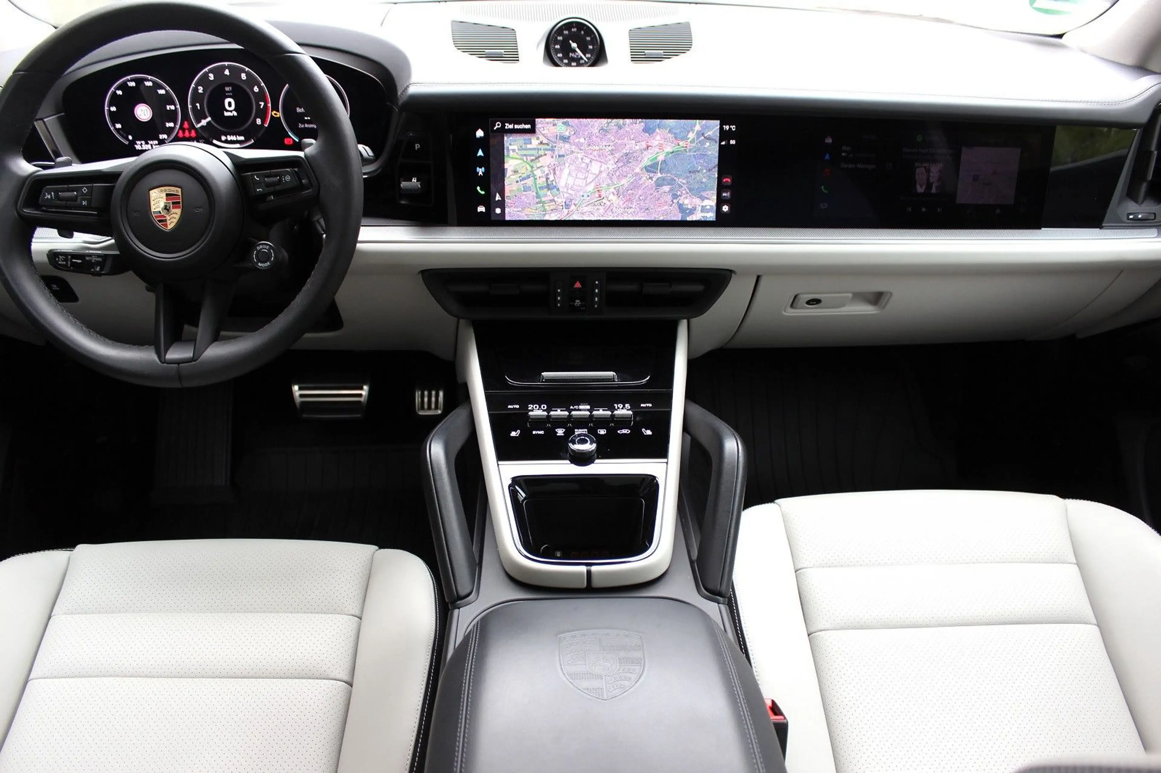 Porsche Cayenne | Bicolor | SAGA | Chrono | Pano | 2026 — photo 10