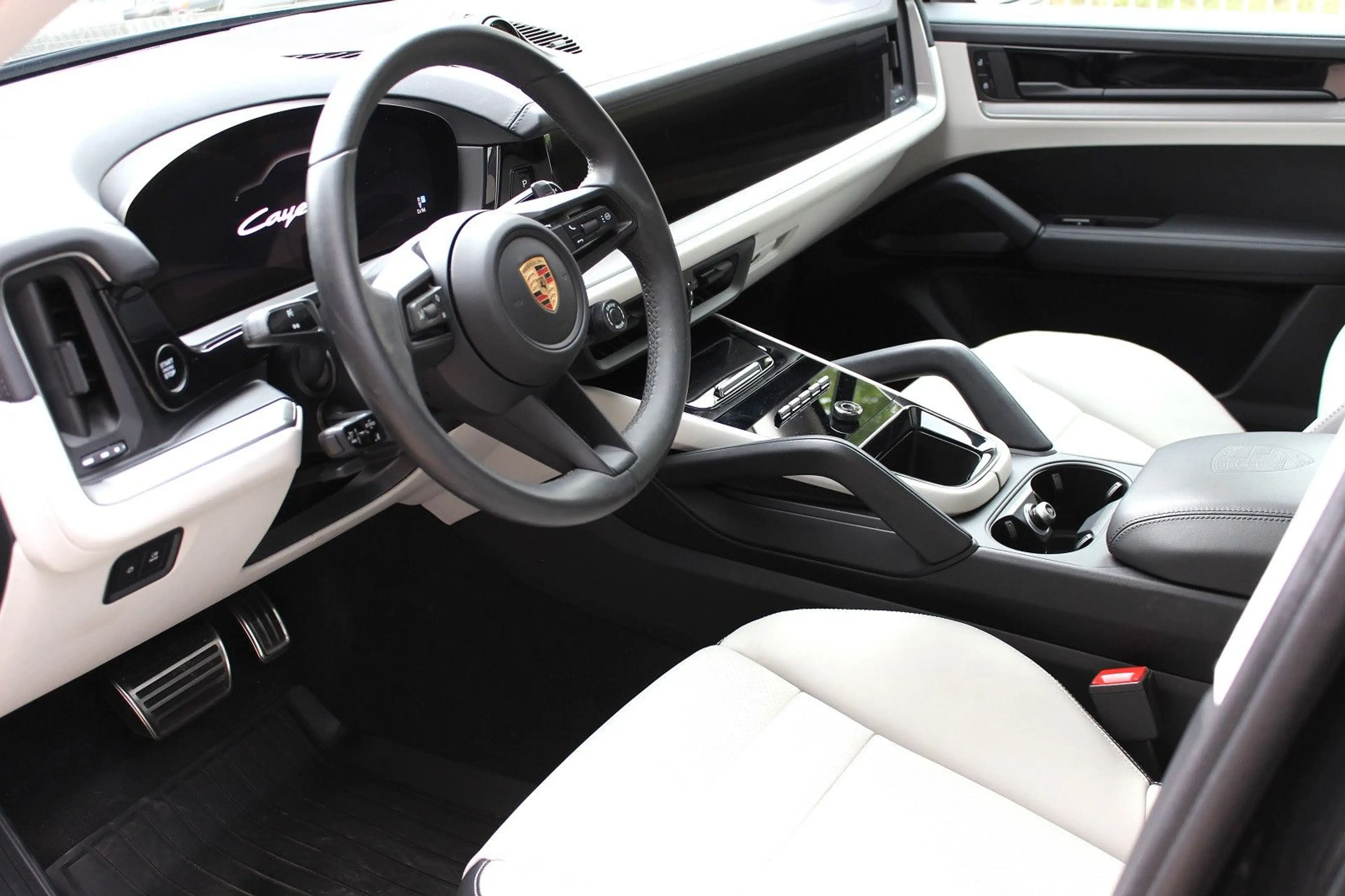 Porsche Cayenne | Bicolor | SAGA | Chrono | Pano | 2026 — photo 12