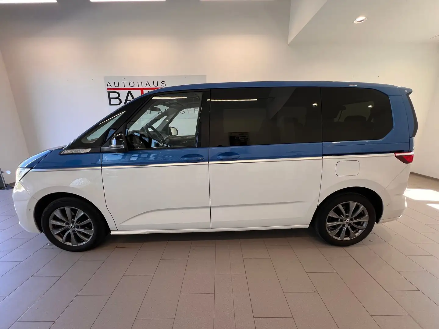 Volkswagen T7 Multivan VW T7 Multivan Energetic eHybrid Bleu - 2