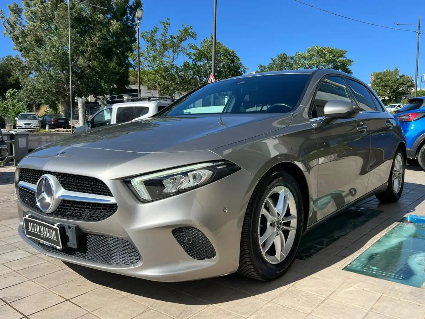 Mercedes-Benz A 180 A 180 d Business Extra auto Grigio - 2
