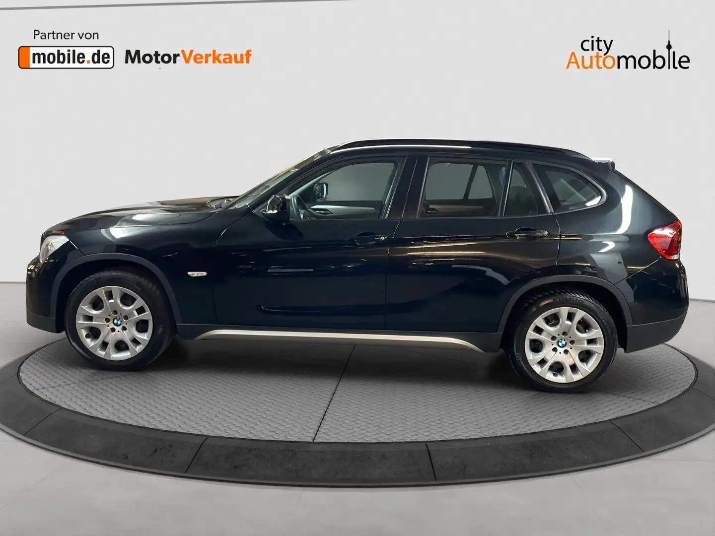 BMW X1 20 i xDrive/Pano-Dach/Xenon/SHZ/PDC Schwarz - 2