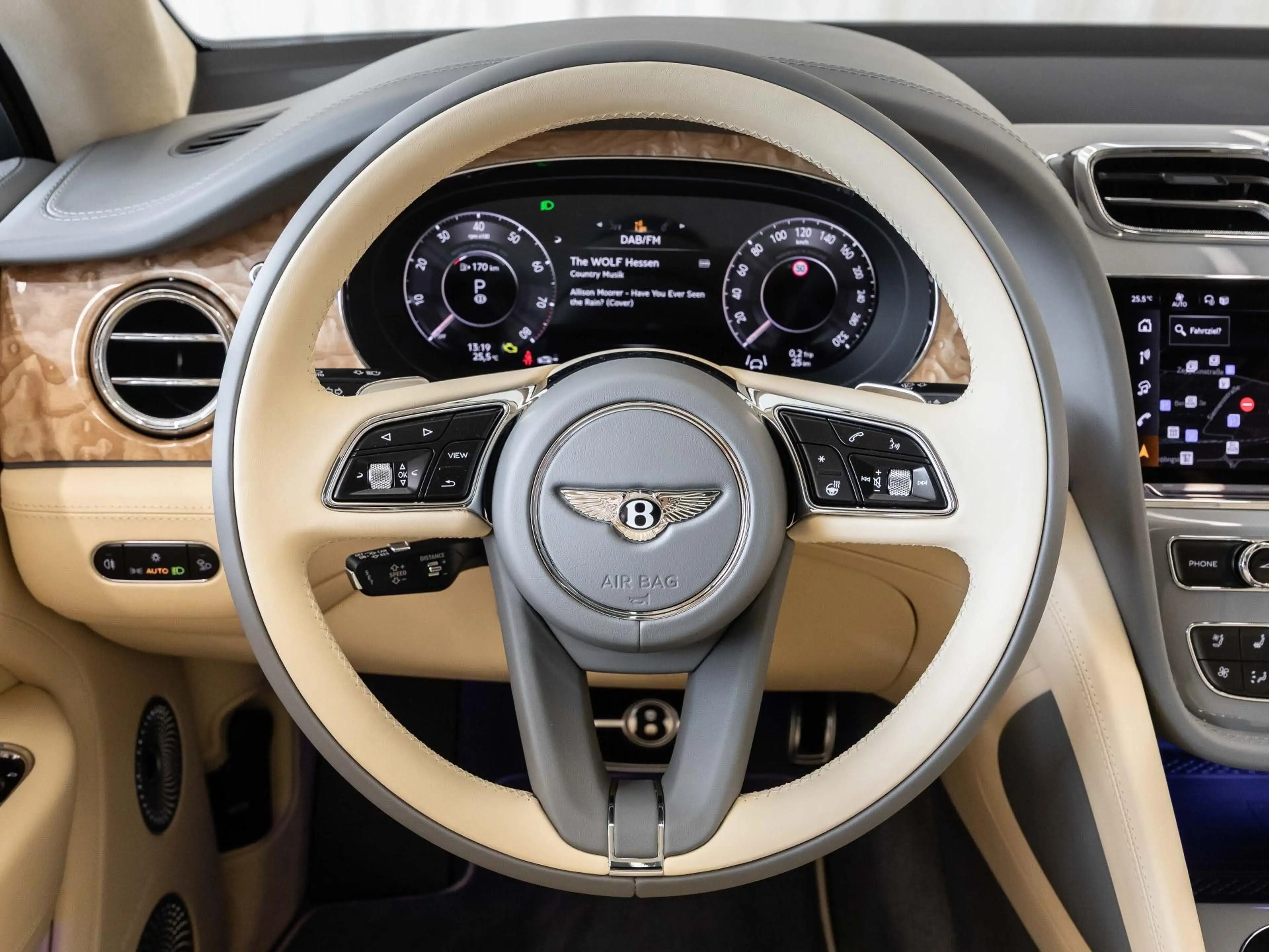 Bentley Bentayga Atelier Edition V8 von BENTLEY FRANKFURT — photo 11
