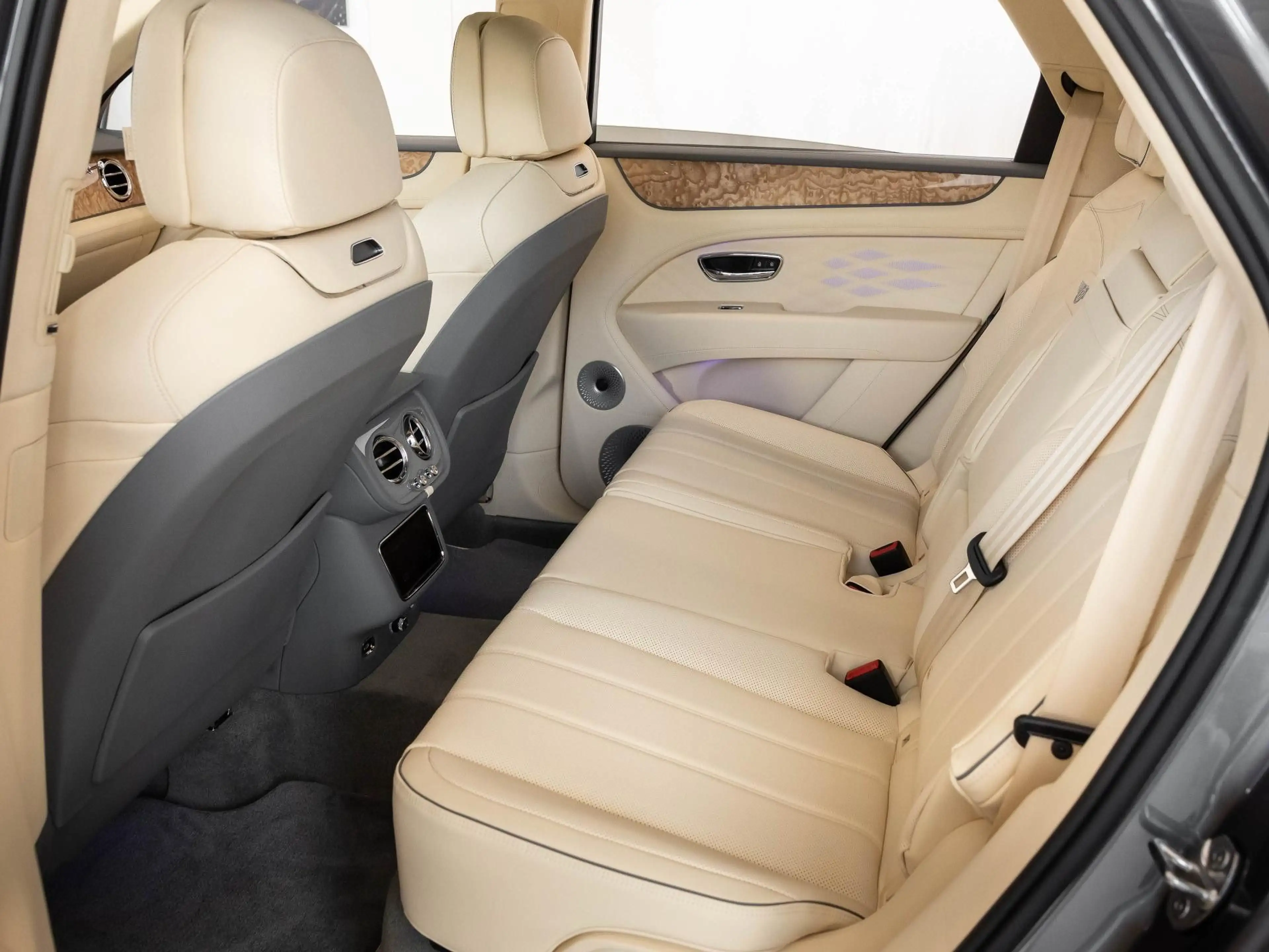 Bentley Bentayga Atelier Edition V8 von BENTLEY FRANKFURT — photo 9