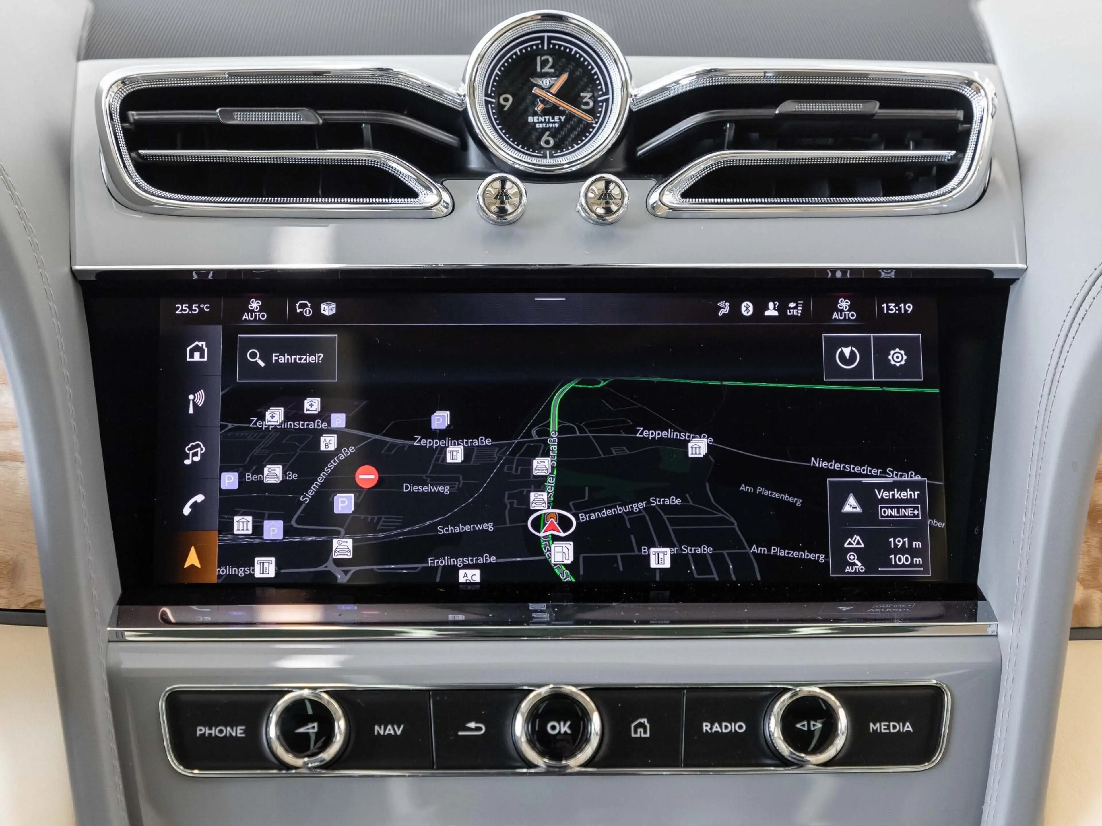 Bentley Bentayga Atelier Edition V8 von BENTLEY FRANKFURT — photo 14