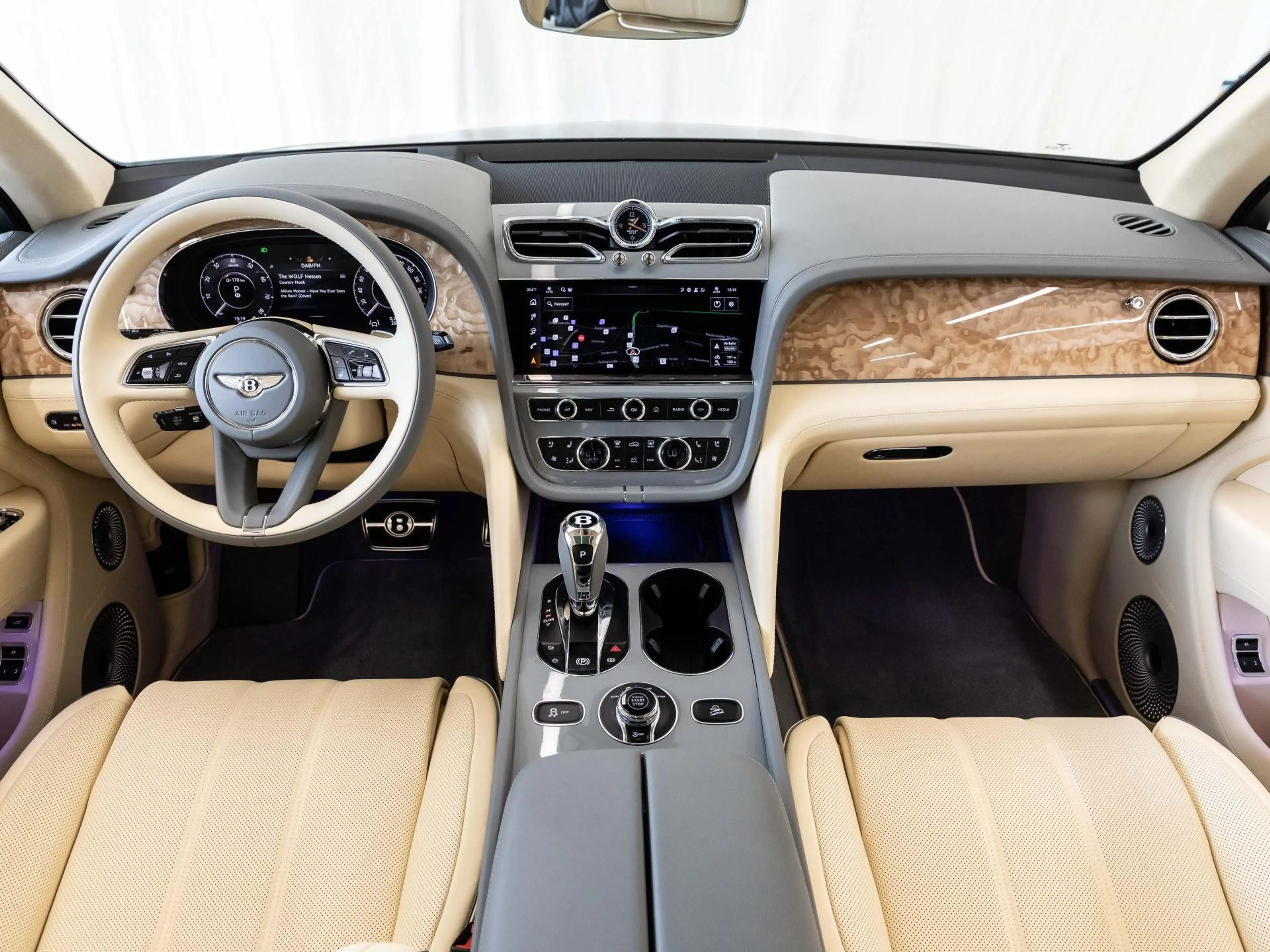 Bentley Bentayga Atelier Edition V8 von BENTLEY FRANKFURT — photo 8