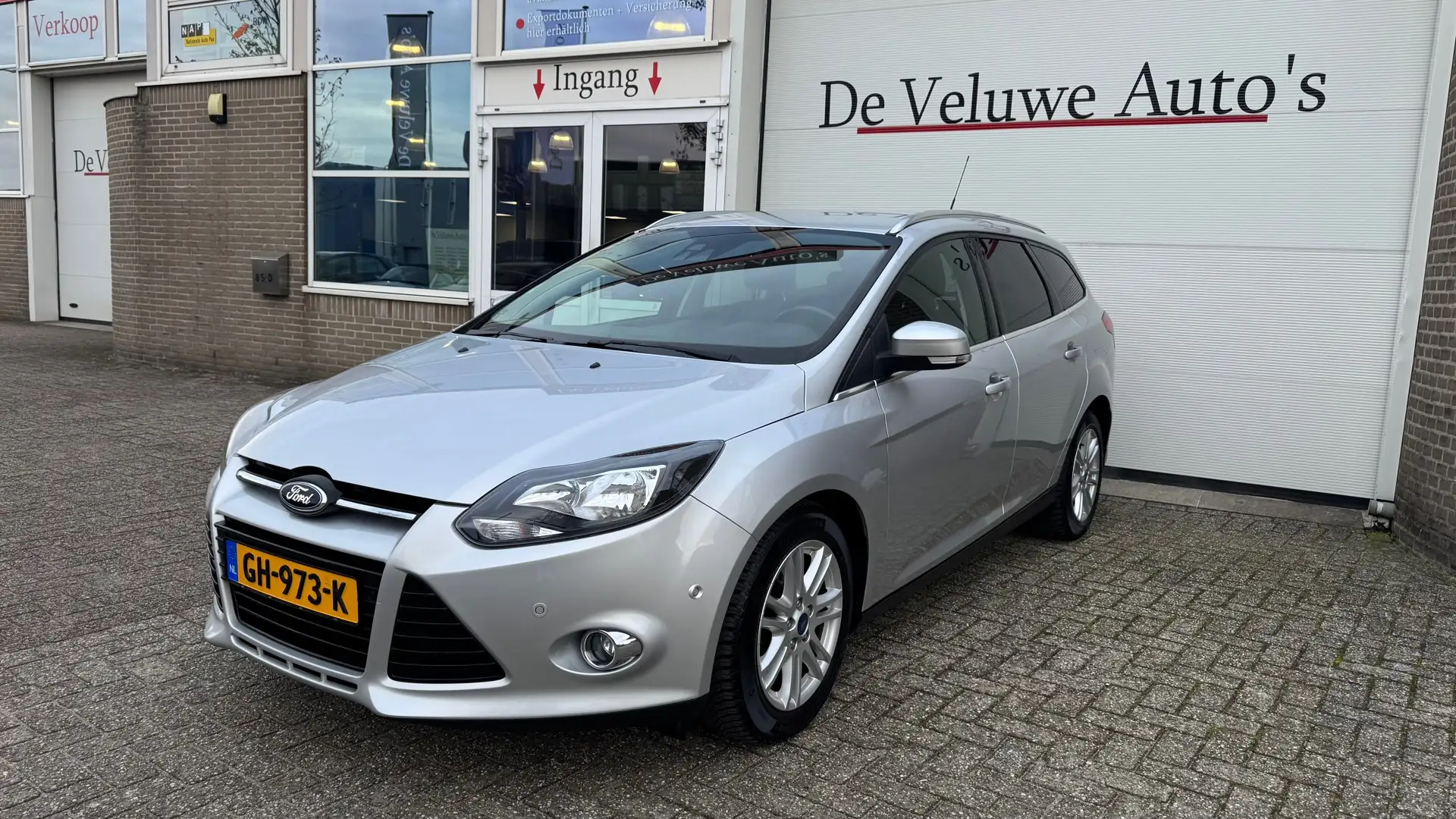 Ford Focus Wagon 1.0 EcoBoost Titanium |Keyless|Trekhaak|BT| Gris - 2