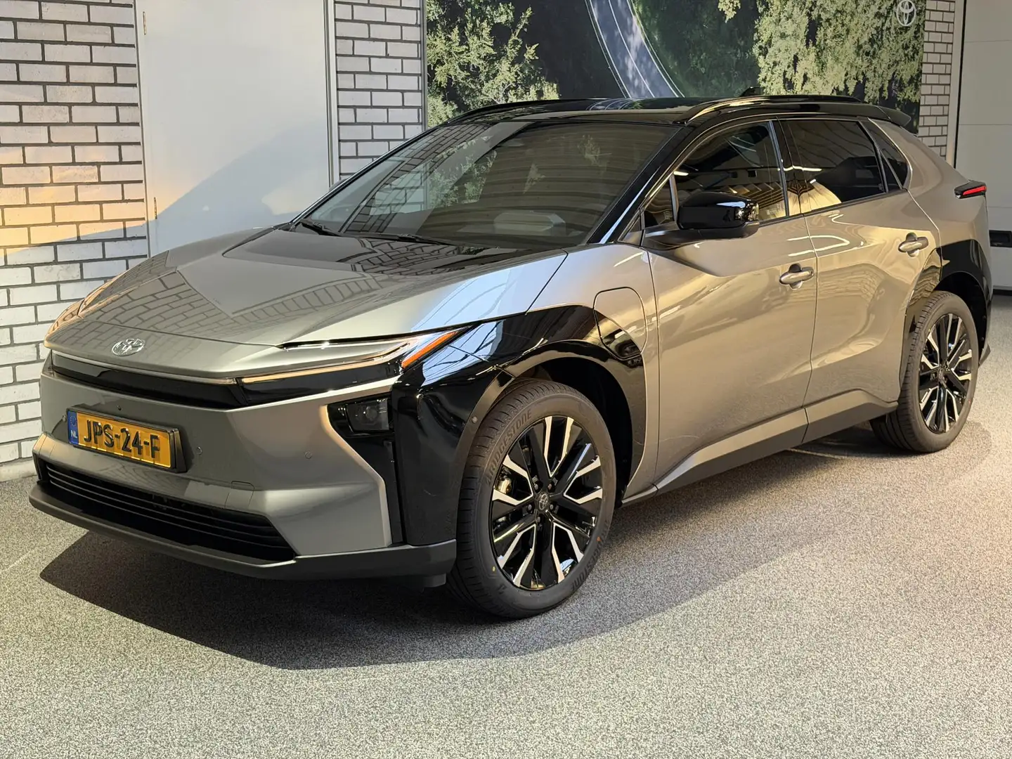 Toyota bZ4X Executive PP AWD 73 kWh automaat Grau - 2