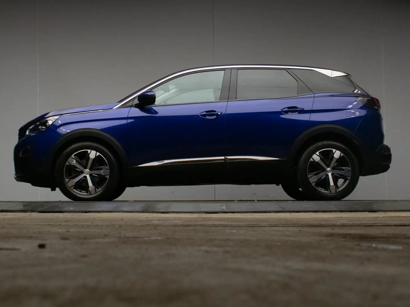 Peugeot 3008 1.2 PureTech Allure Sport (APPLE CARPLAY,NAVI,CRUI - 1