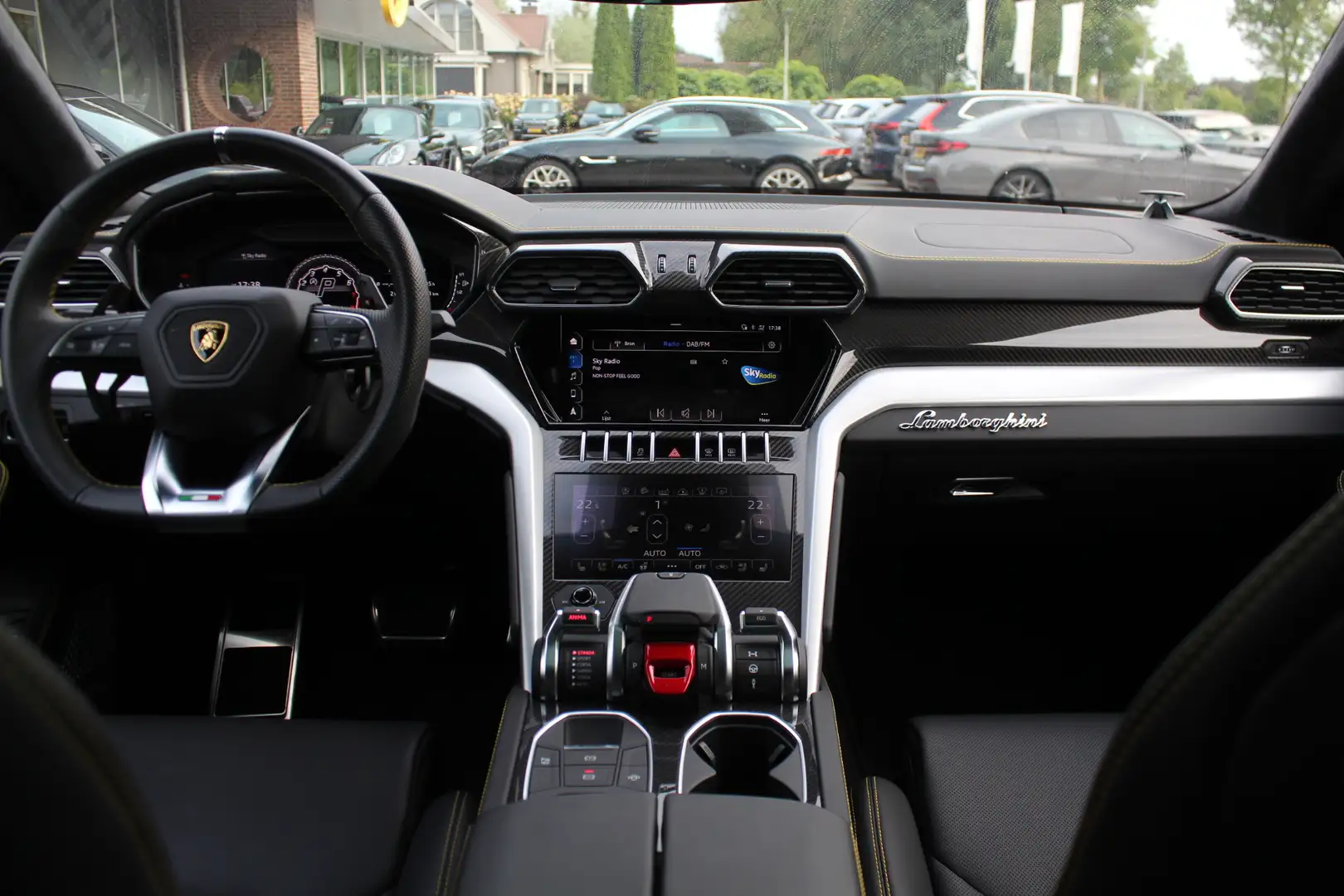 Lamborghini Urus 4.0 V8 / NL Auto! / Full Carbon / Keramisch / B&O Zwart - 2