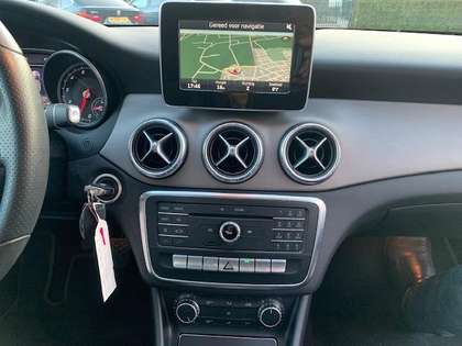 Mercedes-Benz CLA 180 180/AUTOMAAT/NAV/XEN/LED/HLEER