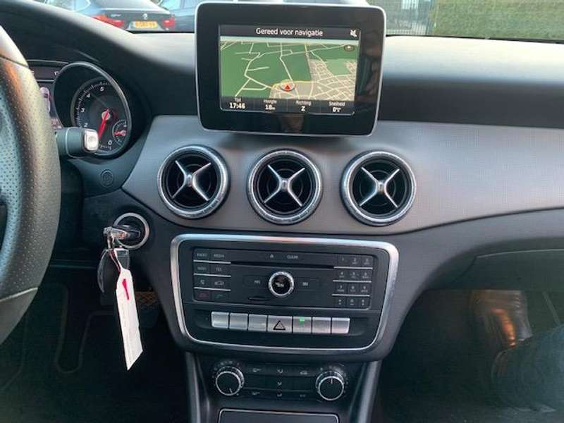 Mercedes-Benz CLA 180 180/AUTOMAAT/NAV/XEN/LED/HLEER