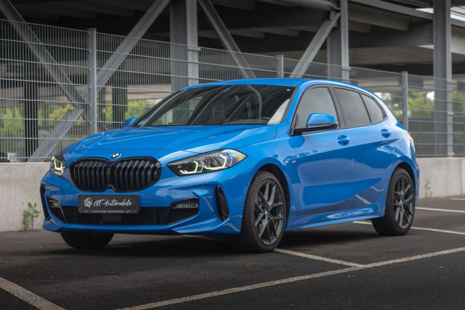 BMW 118 i Lim. *M Sport*KAM*ACC*U-FREI*MISANO BLUE! Bleu - 1