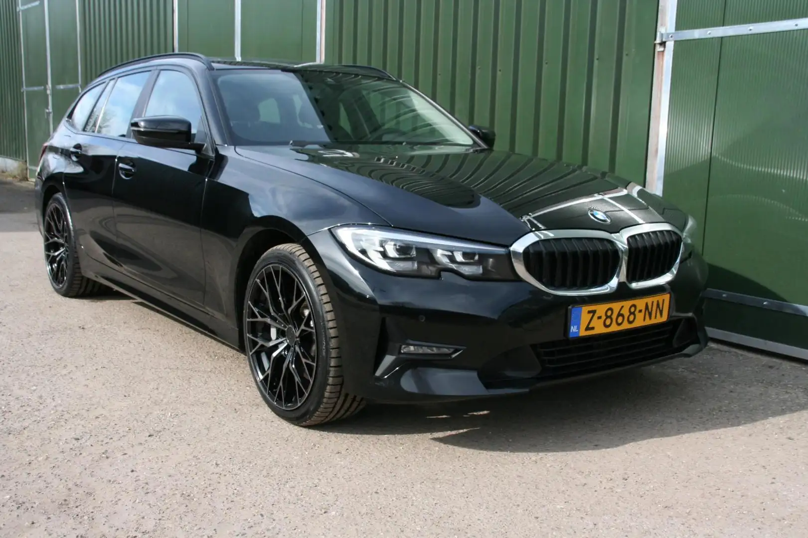BMW 330 3-serie Touring 330e High Executive, M-SPORT PACK Schwarz - 2