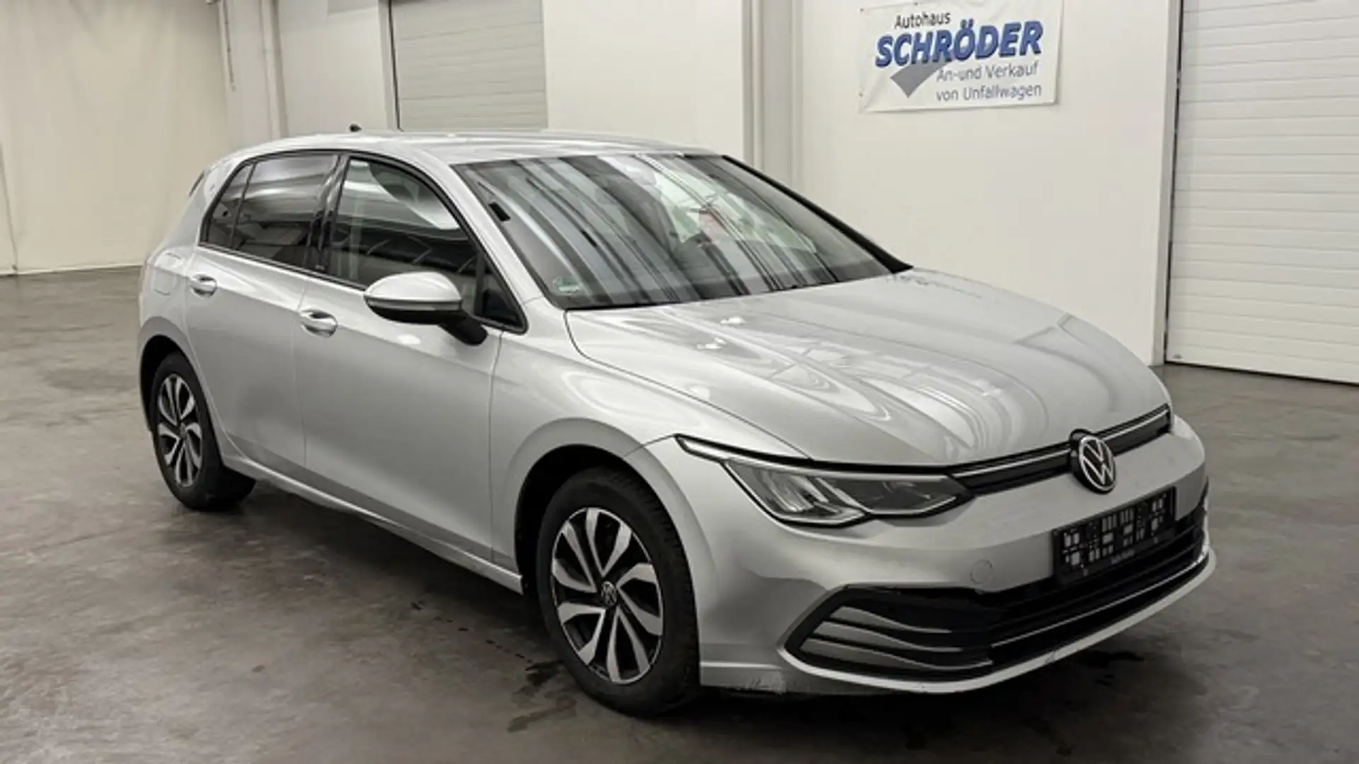 Volkswagen Golf VIII Lim. 1.0 TSI Active *CarPlay*ACC*Navi Grau - 2