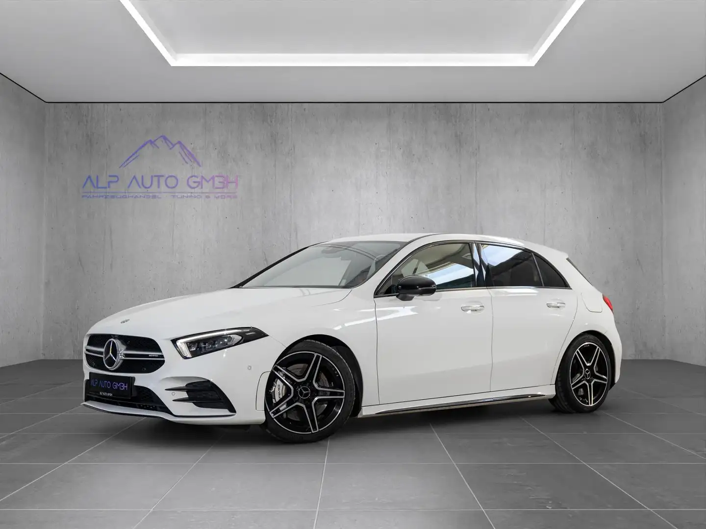 Mercedes-Benz A 35 AMG 4Matic/NIGHT/360°/STHZ/AHK/ACC/KEYLESS Blanc - 1