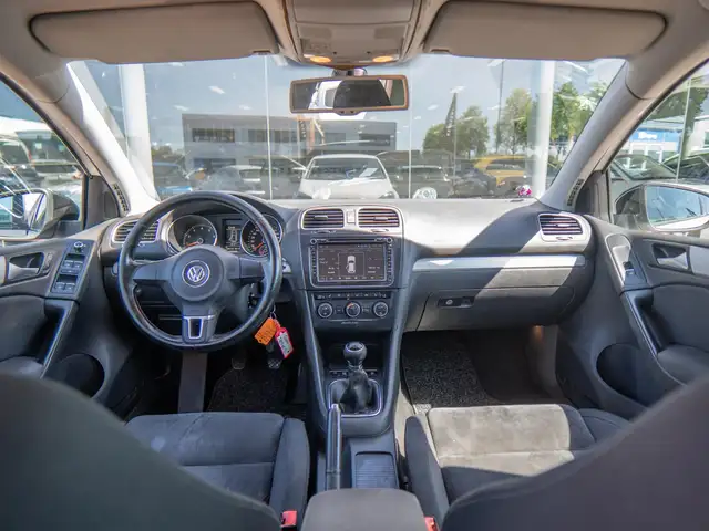 Volkswagen Golf view 3