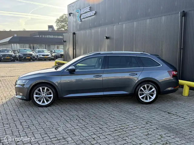 Skoda Superb view 7