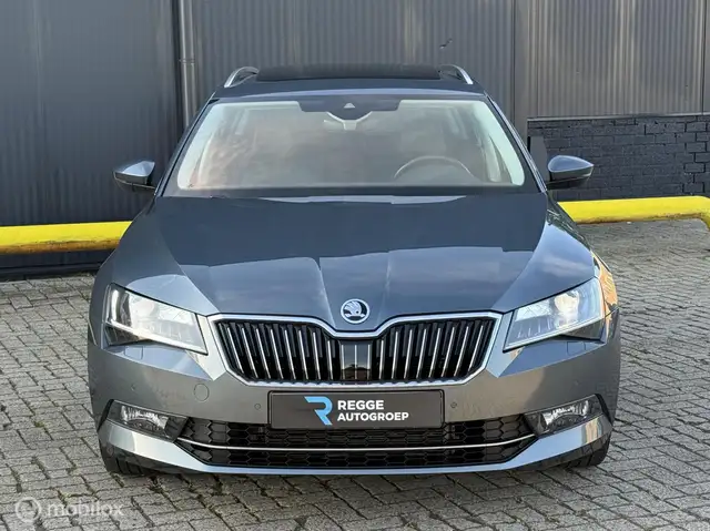 Skoda Superb view 5