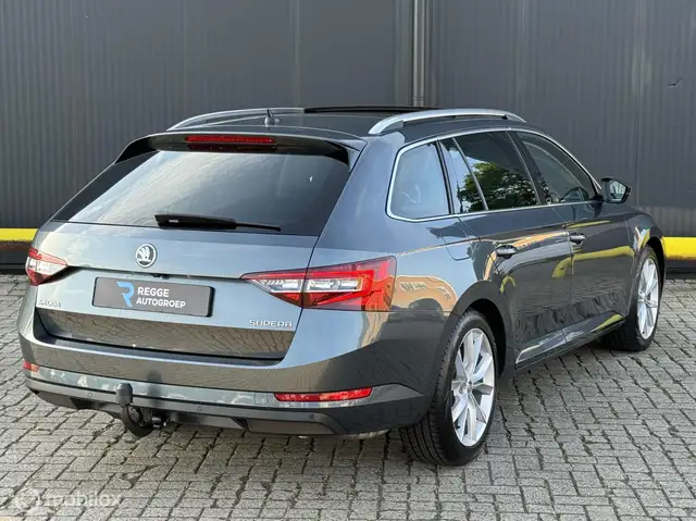 Skoda Superb view 3