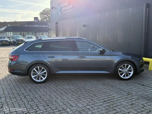 Skoda Superb view 9