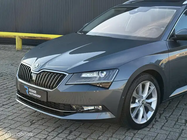 Skoda Superb view 6