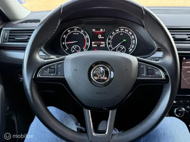 Skoda Superb view 12