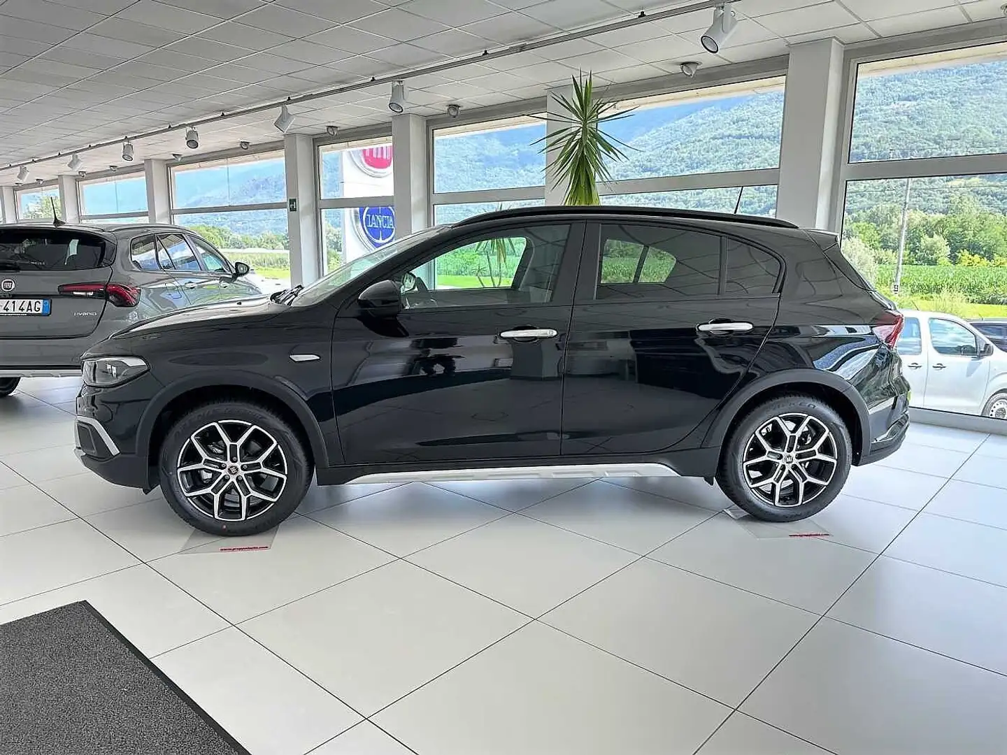 Fiat Tipo 1.5 Hybrid DCT 5 porte Cross KM0 Nero - 2