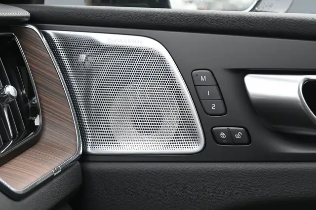 Volvo XC60 view 28