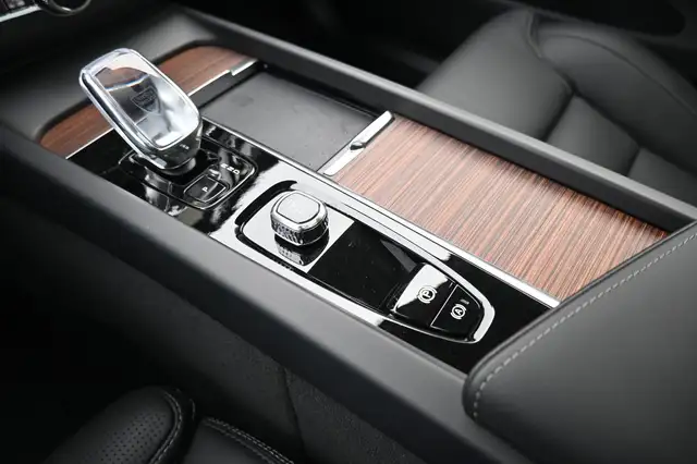 Volvo XC60 view 23