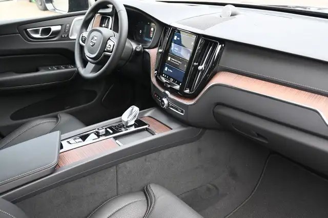 Volvo XC60 view 13